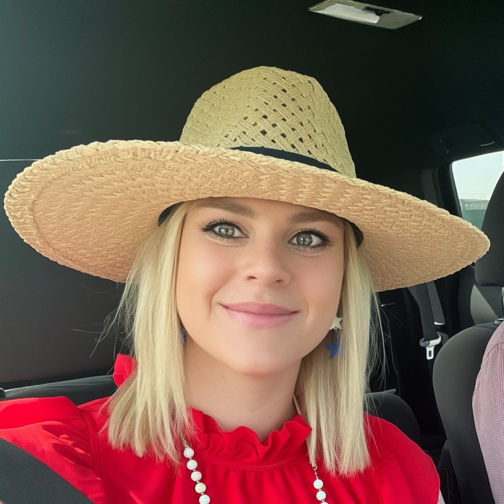 Meet your Posher, Cierra